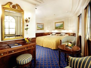 Cruise met Sea Cloud's Sea Cloud II. Bekijk hier de verschillende categorieën hutten en boek uw cruise bij Cruise2Travel